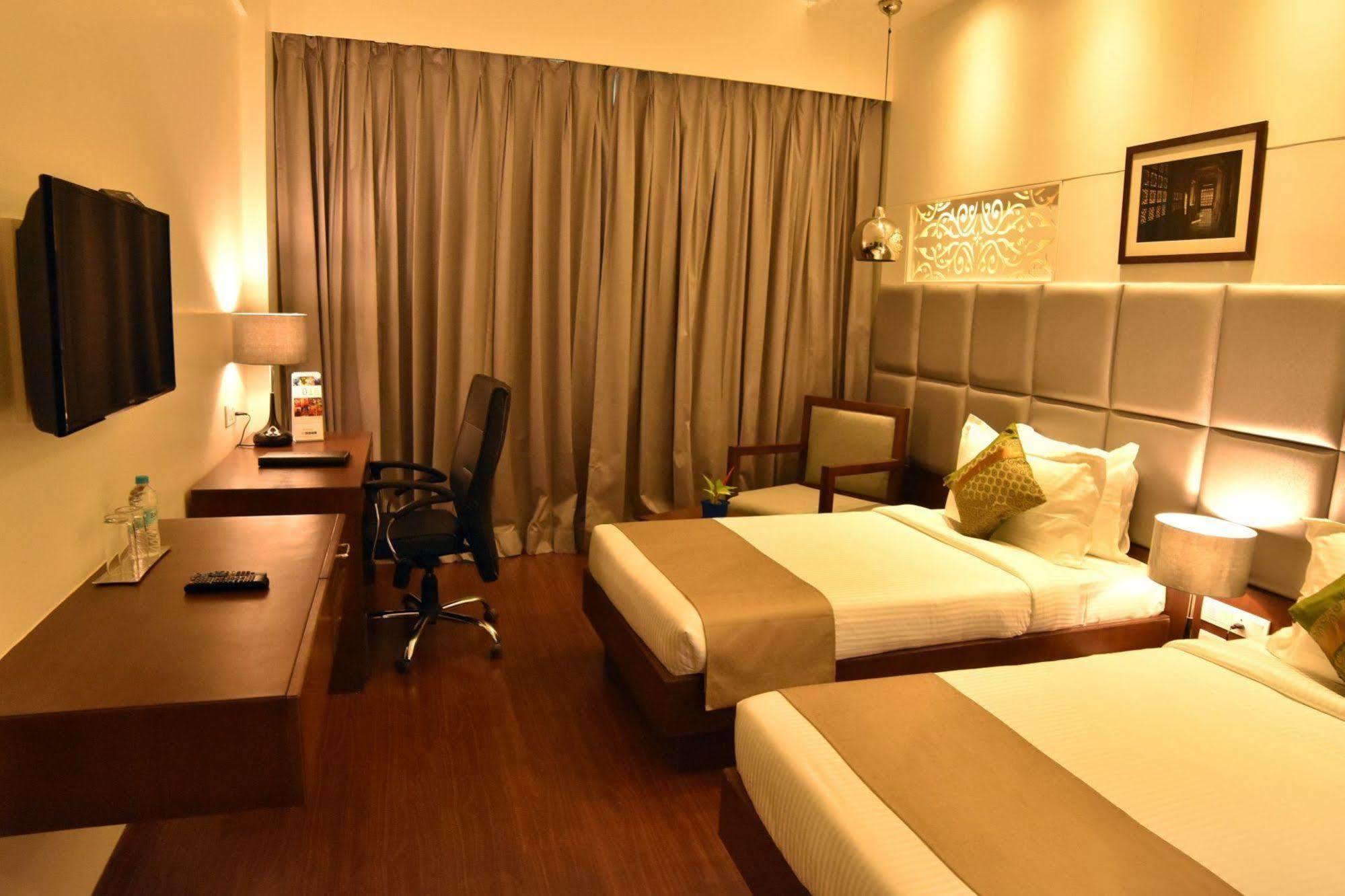 Comfort Inn Donil Вадодара Екстер'єр фото