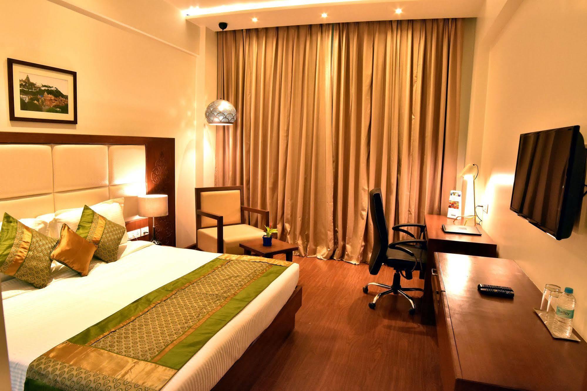 Comfort Inn Donil Вадодара Екстер'єр фото